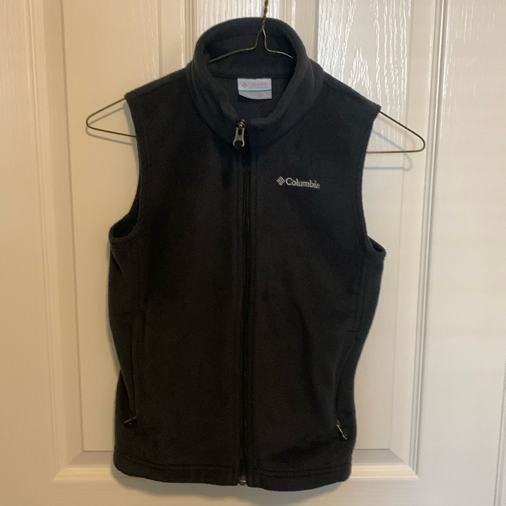 Kids Columbia black fleece vest. Size S.